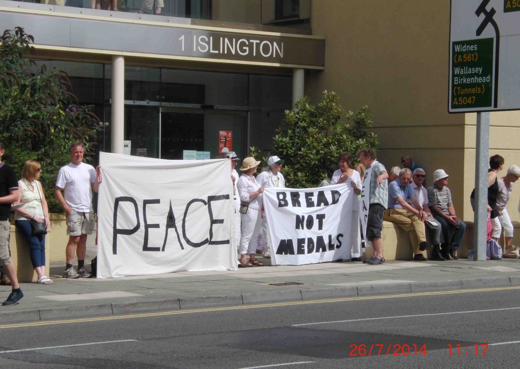 02e 26.7.14 Peace banners outside Unite for visit of Giants