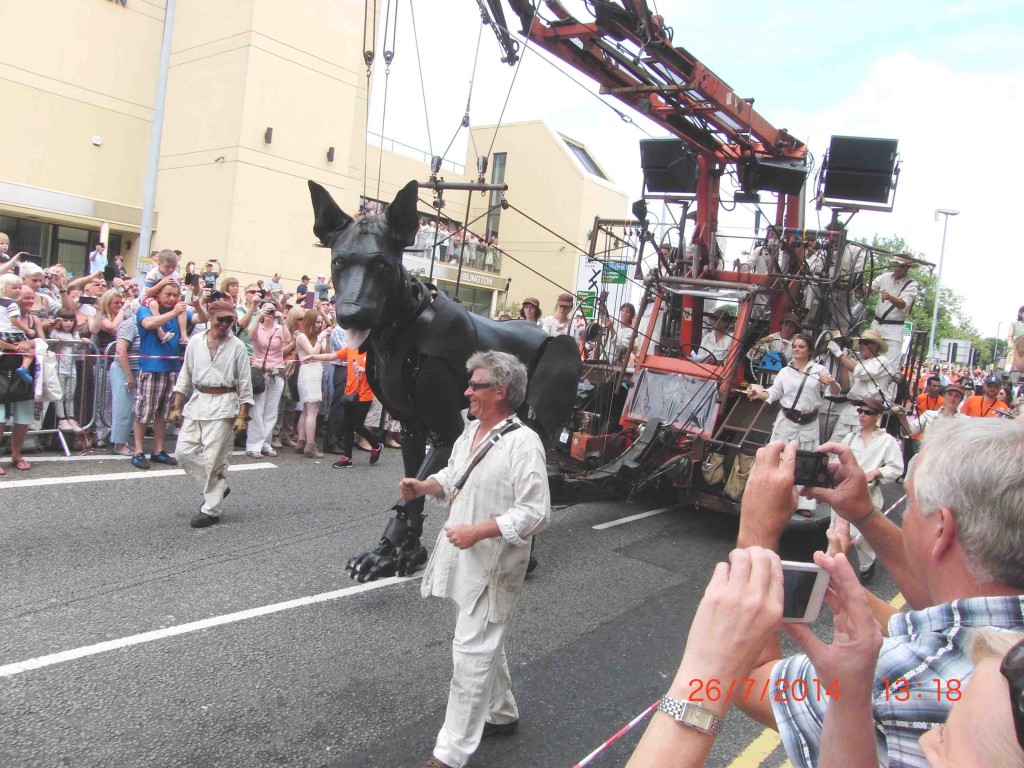 19e 26.7.14 Giant Dog passes Unite